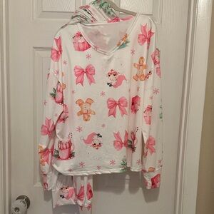 NWOT,Festive Pink and White Bow Christmas Holiday Pajamas